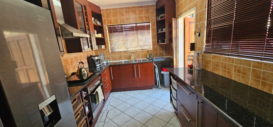 3 Bedroom Property for Sale in Rooihuiskraal Gauteng