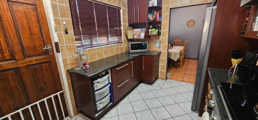 3 Bedroom Property for Sale in Rooihuiskraal Gauteng