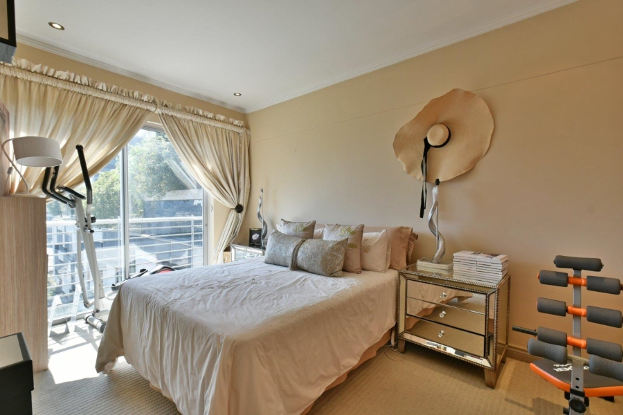 2 Bedroom Property for Sale in Sandhurst Gauteng