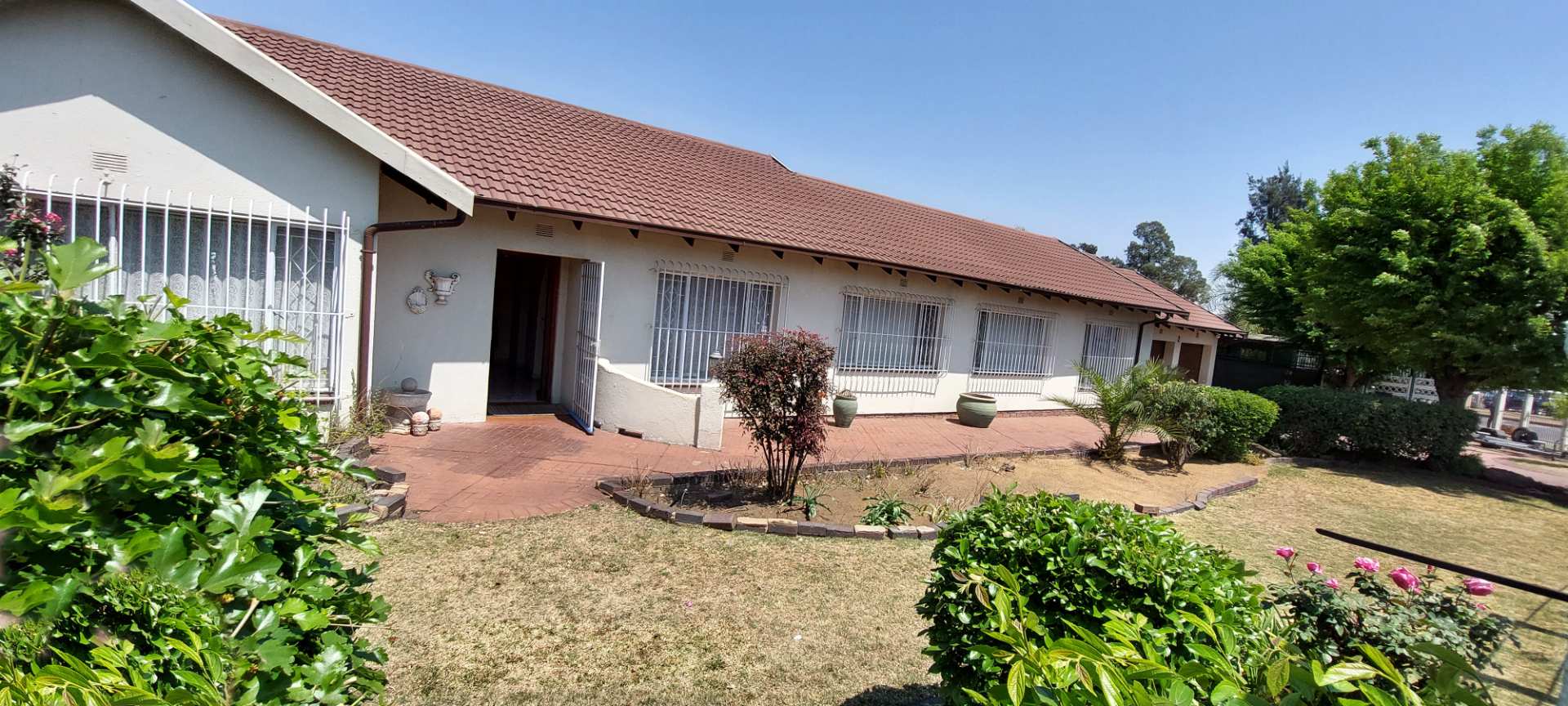 5 Bedroom Property for Sale in Verwoerdpark Gauteng