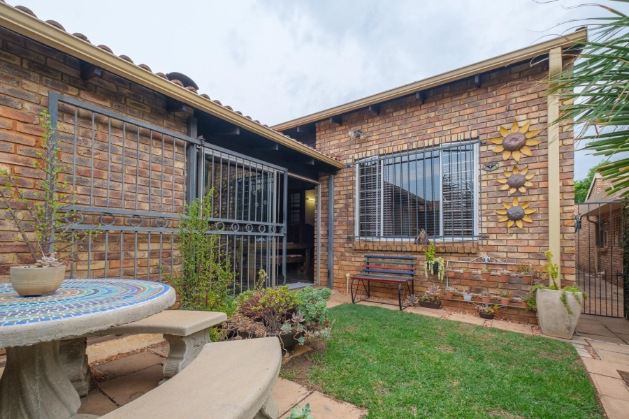 4 Bedroom Property for Sale in Garsfontein Gauteng