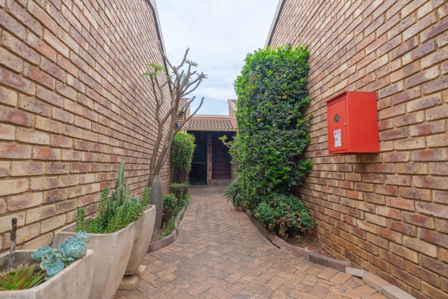 4 Bedroom Property for Sale in Garsfontein Gauteng