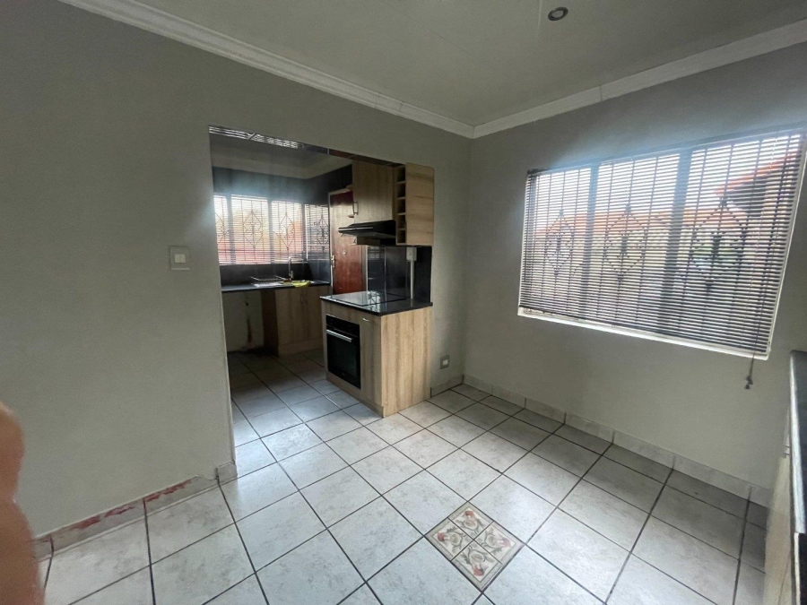 To Let 3 Bedroom Property for Rent in Mondeor Gauteng