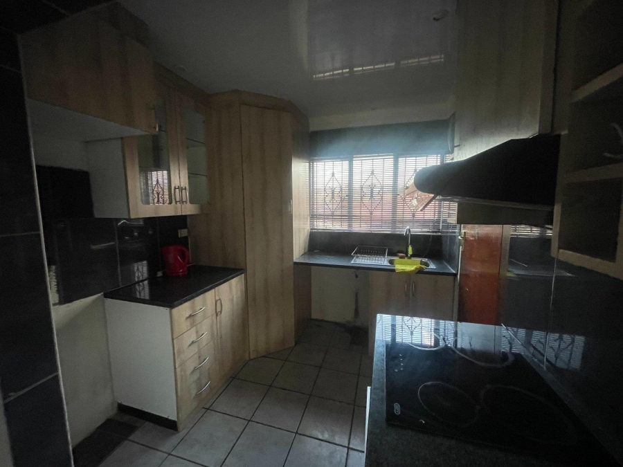 To Let 3 Bedroom Property for Rent in Mondeor Gauteng