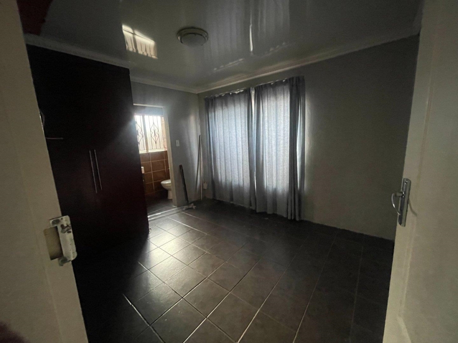 To Let 3 Bedroom Property for Rent in Mondeor Gauteng