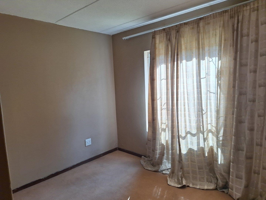 To Let 2 Bedroom Property for Rent in Ormonde View Gauteng