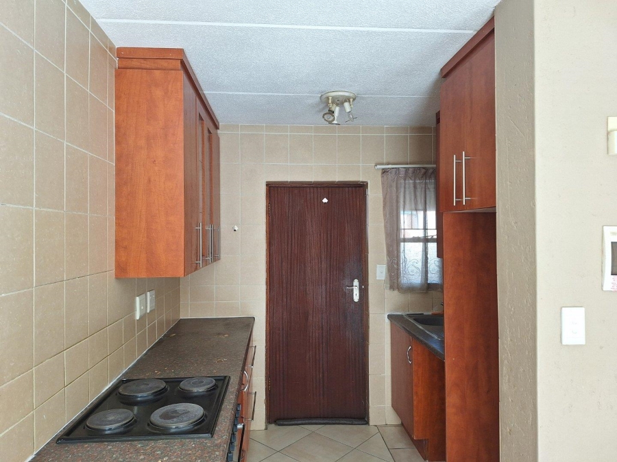 To Let 2 Bedroom Property for Rent in Ormonde View Gauteng