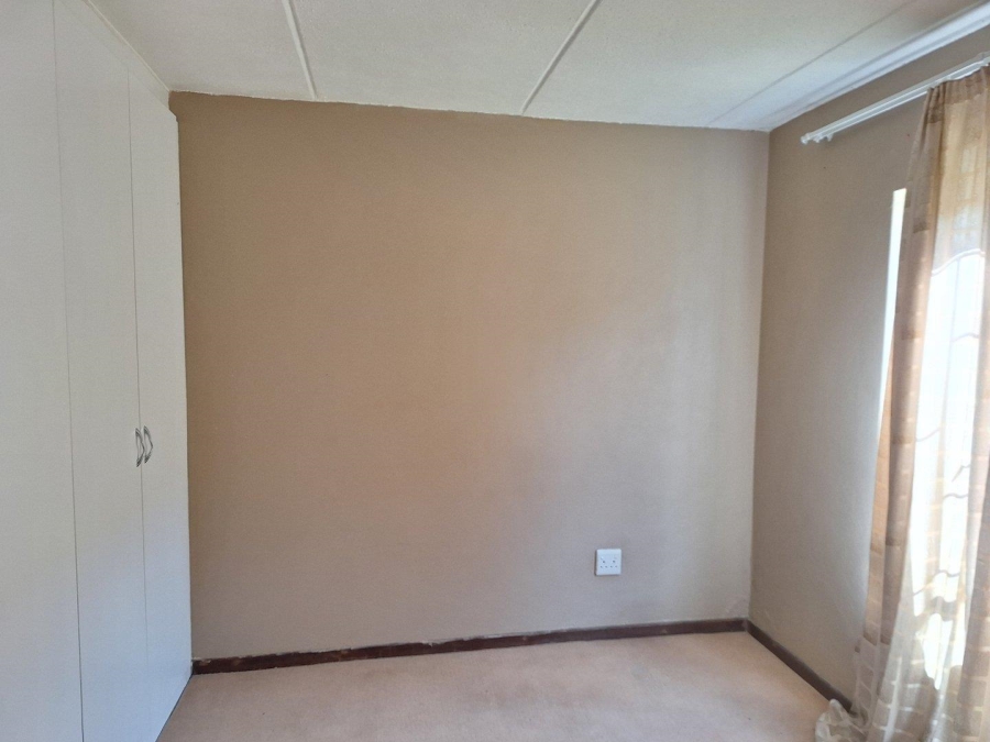 To Let 2 Bedroom Property for Rent in Ormonde View Gauteng