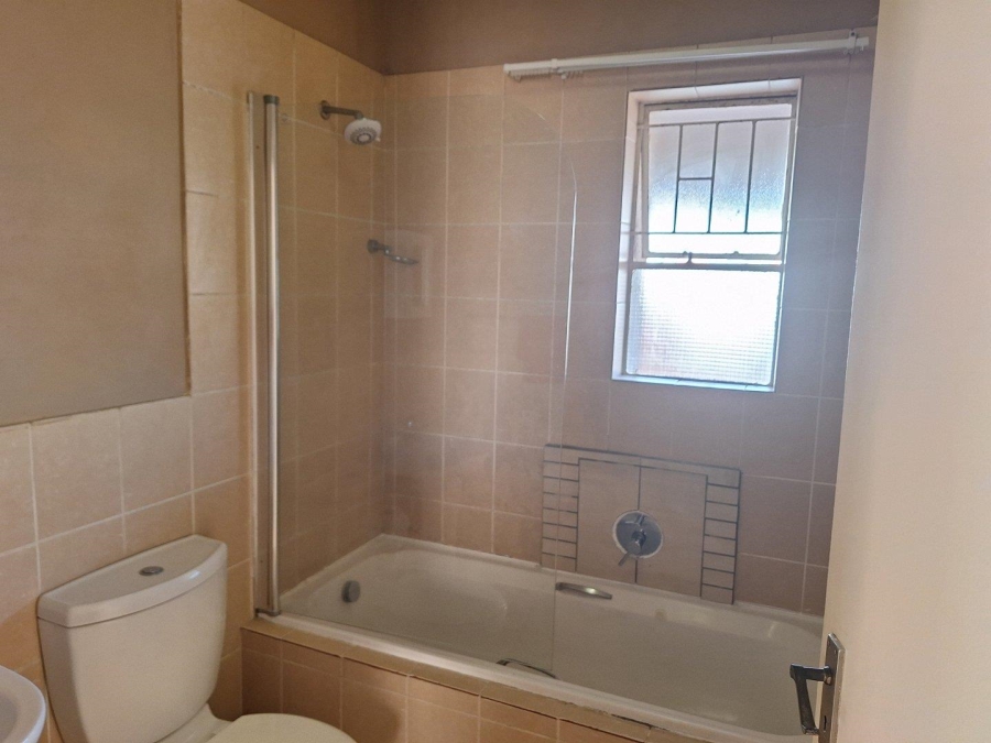 To Let 2 Bedroom Property for Rent in Ormonde View Gauteng