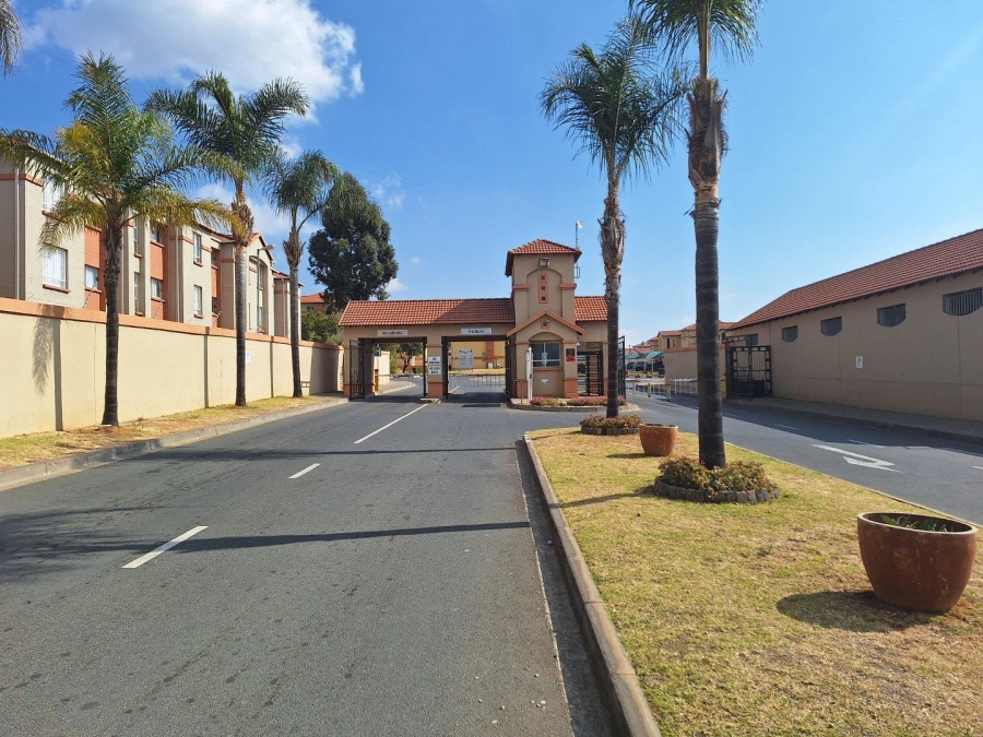 To Let 2 Bedroom Property for Rent in Ormonde View Gauteng