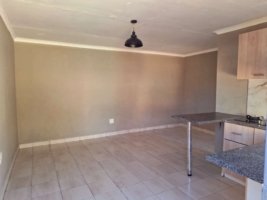 To Let 1 Bedroom Property for Rent in Rosettenville Gauteng