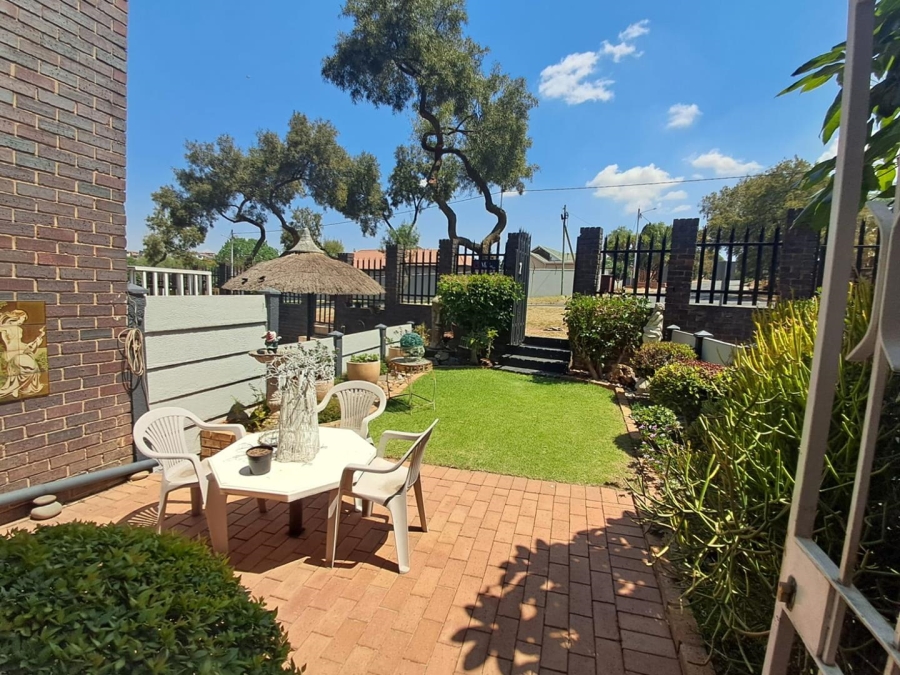 2 Bedroom Property for Sale in South Crest Gauteng