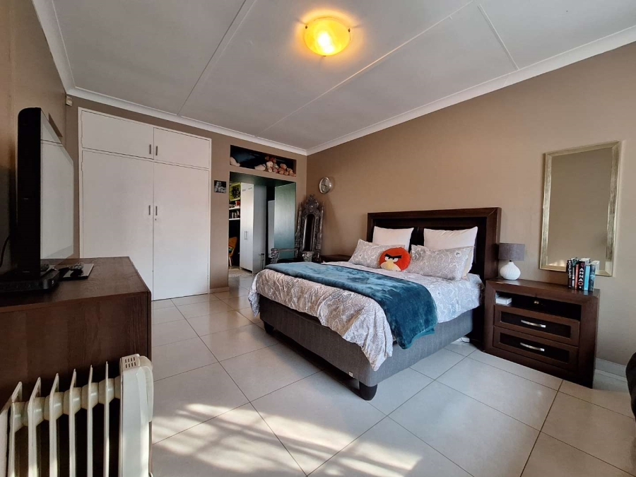 3 Bedroom Property for Sale in Farrarmere Gauteng