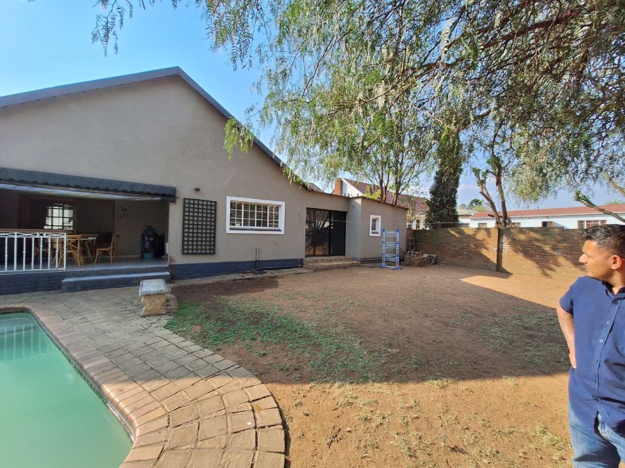 3 Bedroom Property for Sale in Farrarmere Gauteng