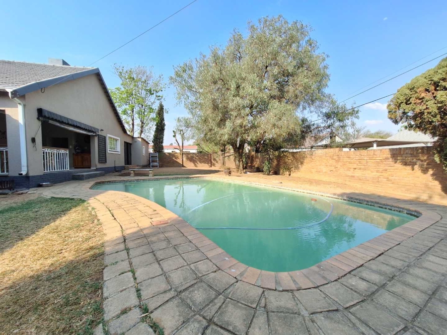 3 Bedroom Property for Sale in Farrarmere Gauteng