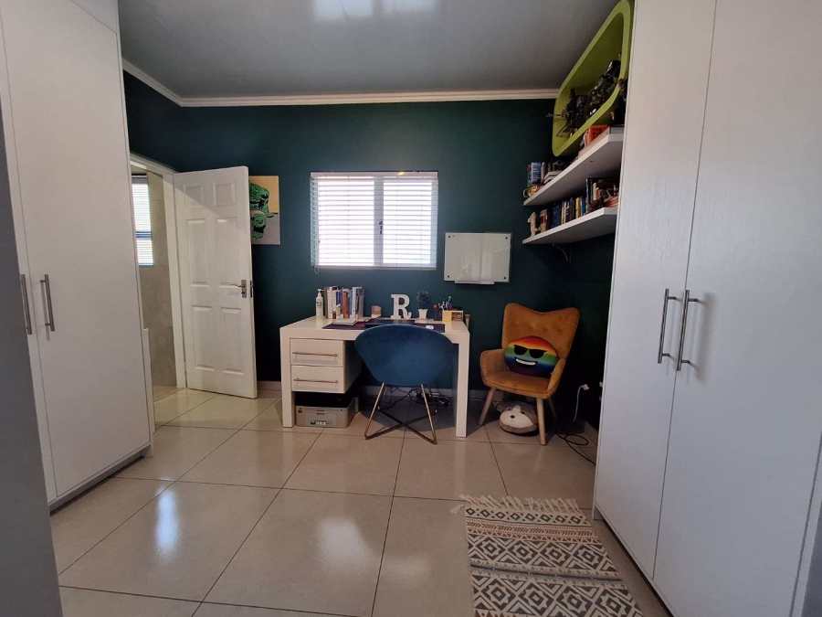 3 Bedroom Property for Sale in Farrarmere Gauteng