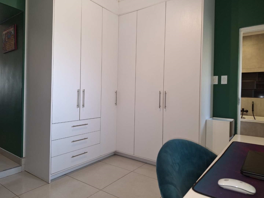 3 Bedroom Property for Sale in Farrarmere Gauteng