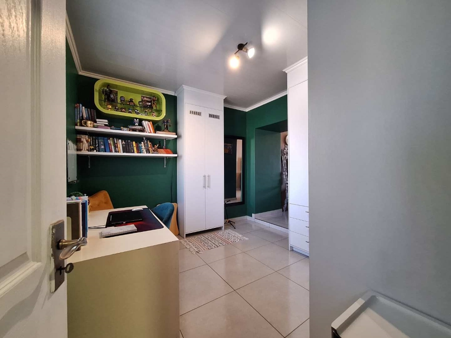 3 Bedroom Property for Sale in Farrarmere Gauteng