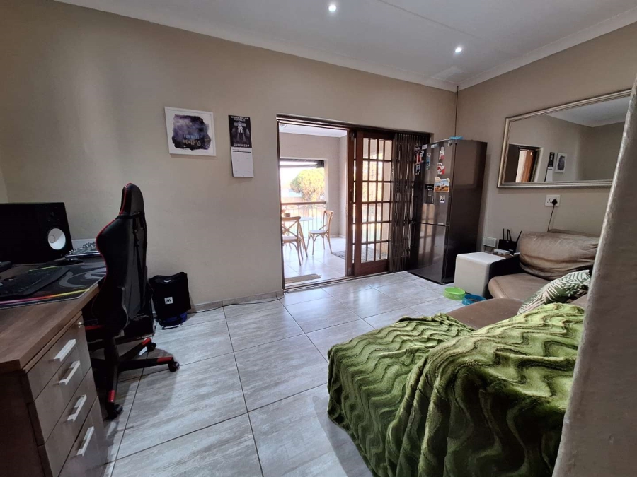 3 Bedroom Property for Sale in Farrarmere Gauteng