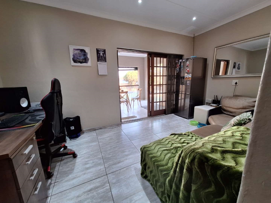 3 Bedroom Property for Sale in Farrarmere Gauteng