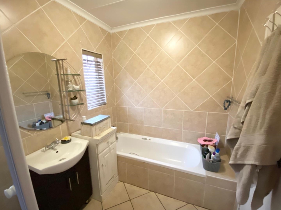 2 Bedroom Property for Sale in Amberfield Gauteng