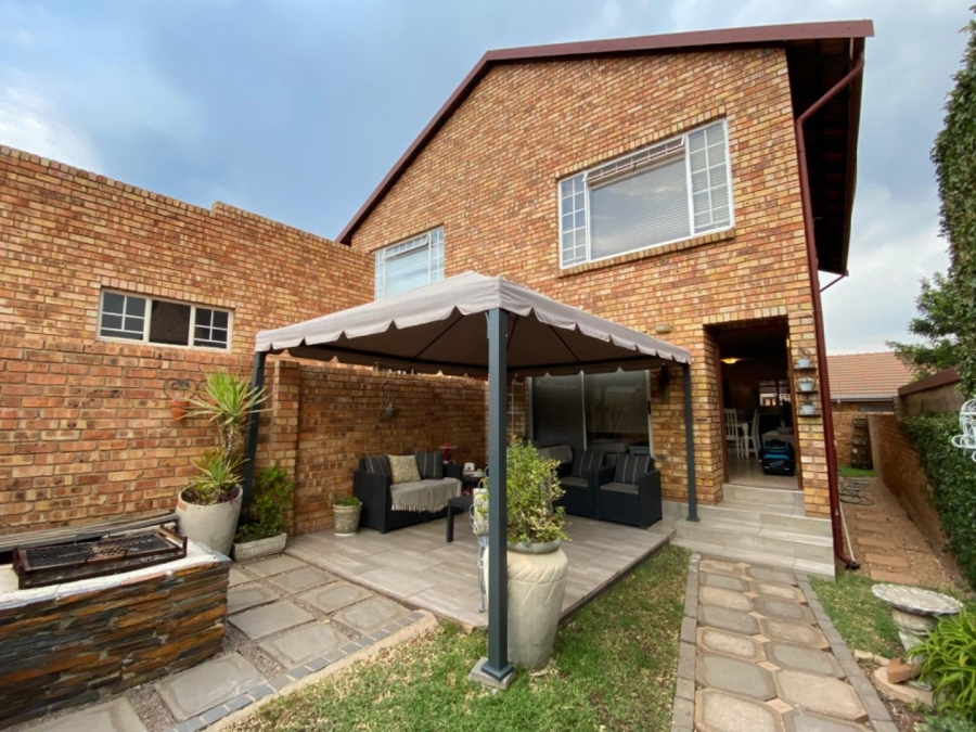 2 Bedroom Property for Sale in Amberfield Gauteng