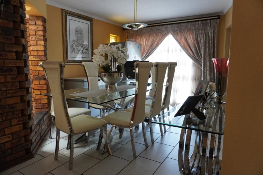 3 Bedroom Property for Sale in Mulbarton Gauteng