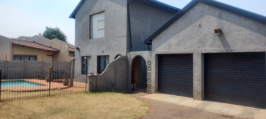 5 Bedroom Property for Sale in Mayberry Park Gauteng