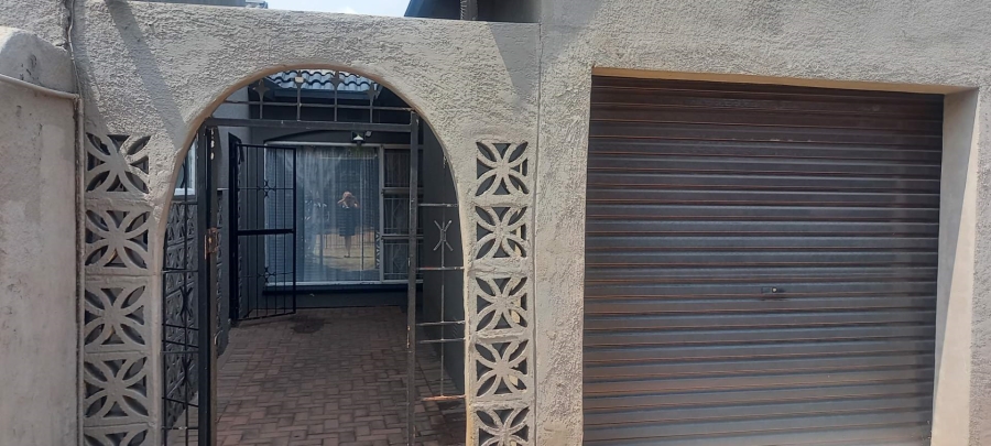 5 Bedroom Property for Sale in Mayberry Park Gauteng