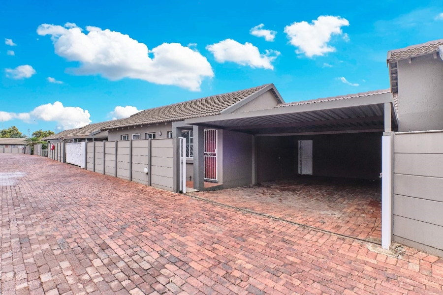 2 Bedroom Property for Sale in Allens Nek Gauteng