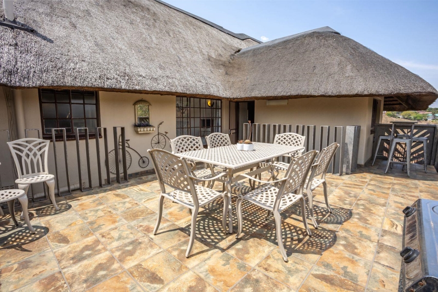 4 Bedroom Property for Sale in Roodekrans Gauteng