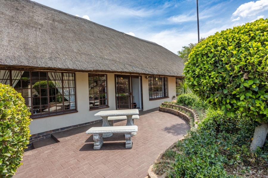 4 Bedroom Property for Sale in Roodekrans Gauteng