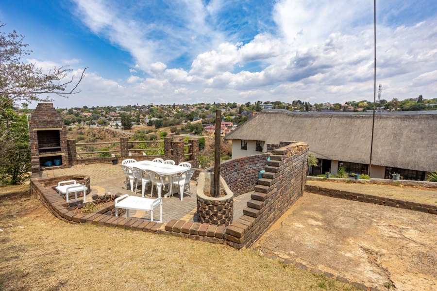 4 Bedroom Property for Sale in Roodekrans Gauteng