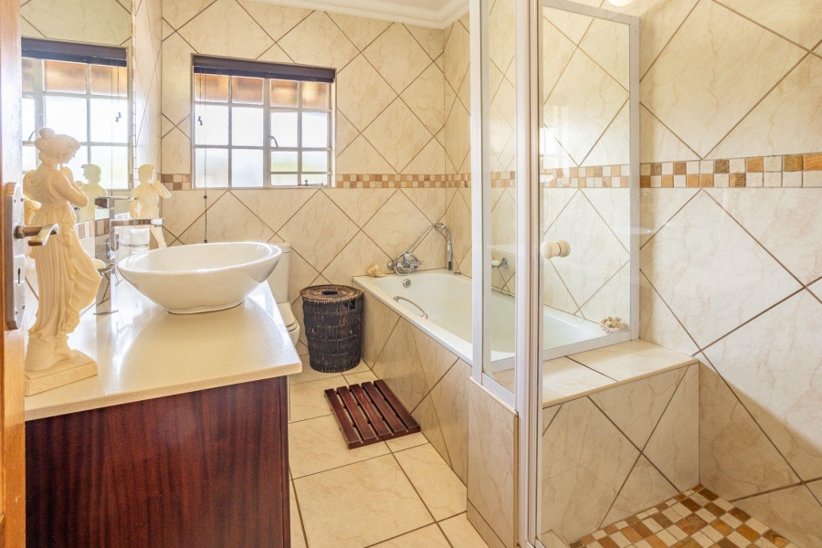 4 Bedroom Property for Sale in Roodekrans Gauteng