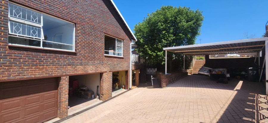 To Let 4 Bedroom Property for Rent in Glenvista Gauteng