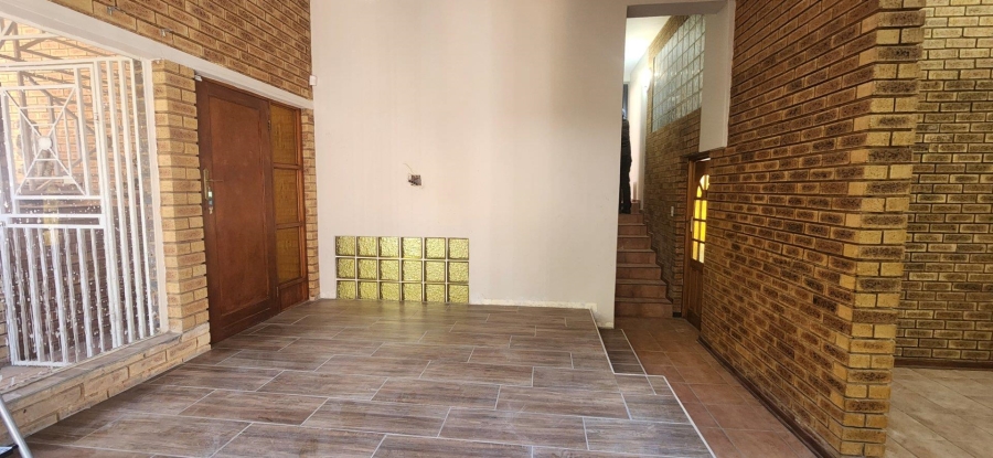 To Let 4 Bedroom Property for Rent in Glenvista Gauteng