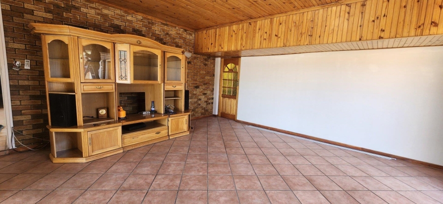 To Let 4 Bedroom Property for Rent in Glenvista Gauteng