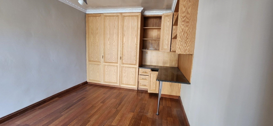 To Let 4 Bedroom Property for Rent in Glenvista Gauteng