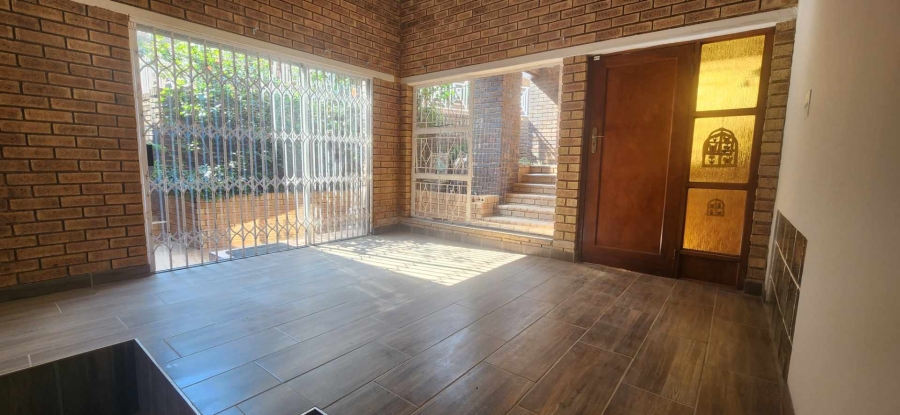 To Let 4 Bedroom Property for Rent in Glenvista Gauteng