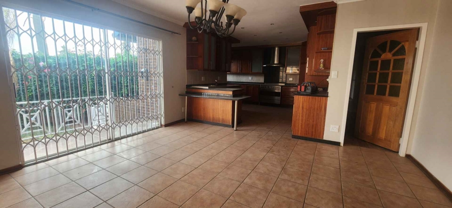 To Let 4 Bedroom Property for Rent in Glenvista Gauteng