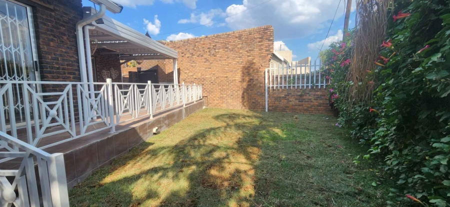 To Let 4 Bedroom Property for Rent in Glenvista Gauteng