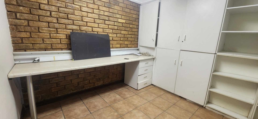 To Let 4 Bedroom Property for Rent in Glenvista Gauteng