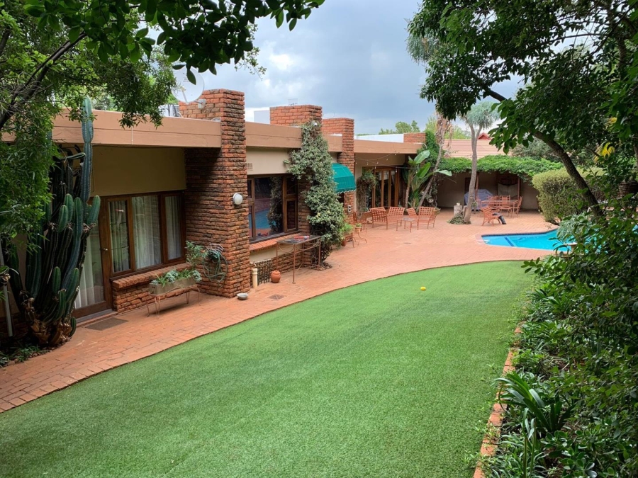 To Let 5 Bedroom Property for Rent in Glenvista Gauteng