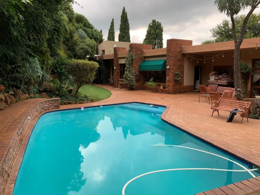 To Let 5 Bedroom Property for Rent in Glenvista Gauteng