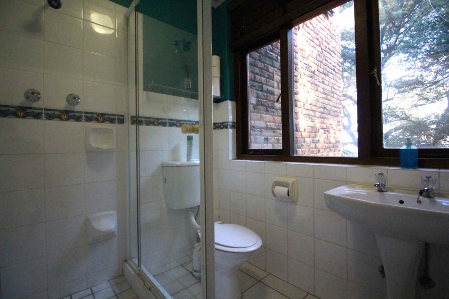 To Let 5 Bedroom Property for Rent in Glenvista Gauteng