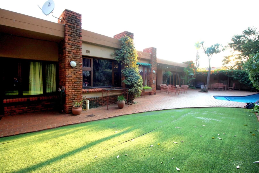 To Let 5 Bedroom Property for Rent in Glenvista Gauteng