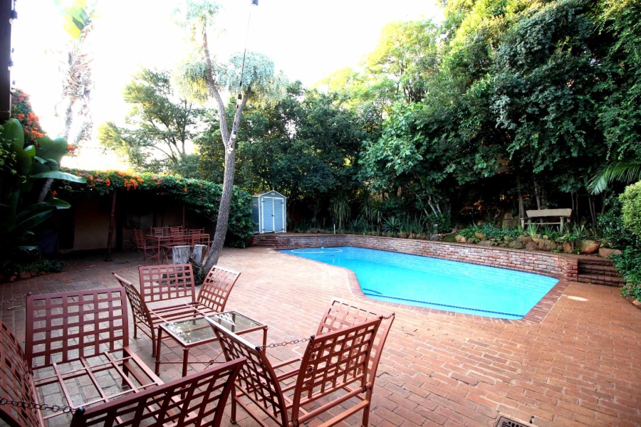 To Let 5 Bedroom Property for Rent in Glenvista Gauteng