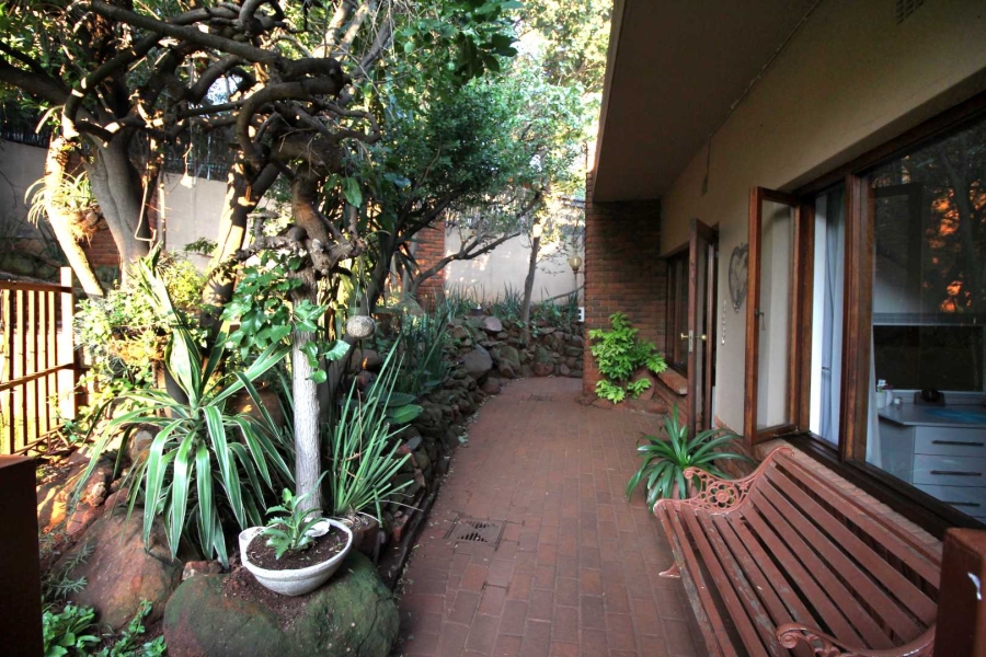 To Let 5 Bedroom Property for Rent in Glenvista Gauteng