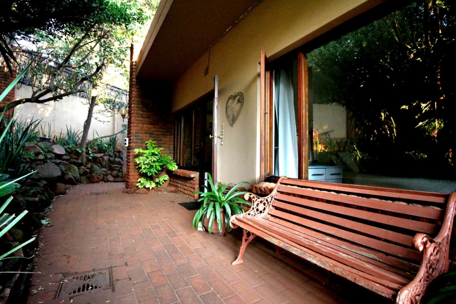 To Let 5 Bedroom Property for Rent in Glenvista Gauteng