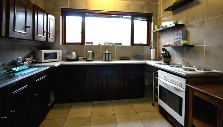 To Let 5 Bedroom Property for Rent in Glenvista Gauteng